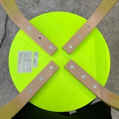 【✨レア廃盤】IKEA❗️蛍光イエロー丸型スツール　FROSTA イス　限定　レア　丸椅子　イエロー　yellow ダイニングチェア　デスクチェア　椅子　木製　イケア　インテリア　小型家具　デザイン家具　個性的の画像