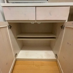 食器棚、キッチンボードの画像