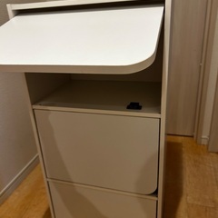 無料　ニトリの扉付き　白　3段カラーボックス　　高さ88㎝　幅42㎝　奥行30㎝の画像