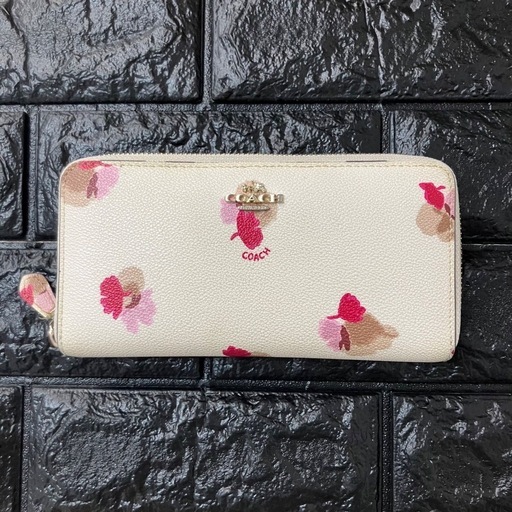 COACH　コーチ　長財布　ラウンドファスナー　レザー　花柄　ロゴ金具　札入れ　銭入れ　レディース　花柄　フラワー