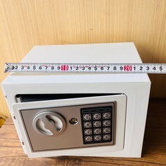 テンキー式金庫　鍵無しテンキーでの開閉のみの画像