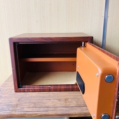 テンキー式金庫　鍵無しテンキーのみで開閉の画像