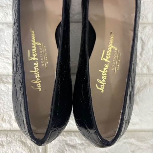 【未使用保管品】Ferragamo サルヴァトーレフェラガモ ヴァラ リボン パンプス クロコ型押し 24.0cm