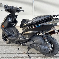 ⭐️3型.シグナスX125SRカスタム⭐️バッテリー・プラグ・グリップなど新品交換⭐️125cc原付二種スクーター⭐️の画像