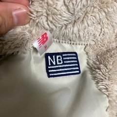 ニューバランス🔴厚手のパーカーmサイズの画像