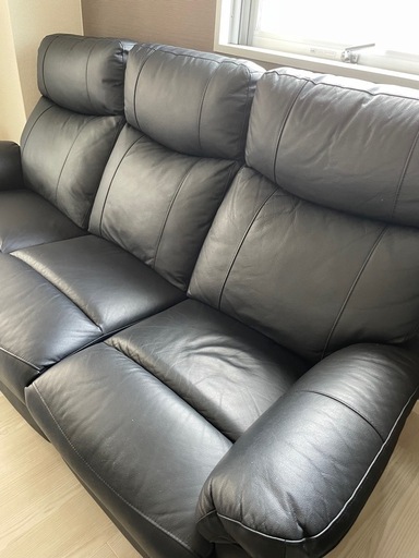 (受付再開しました)1年間使用　ニトリ 3人掛け電動テーブル付きリクライニングソファ リビング家具 ソファ 電動3人用ソファ