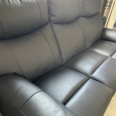 1年間使用　ニトリ 3人掛け電動テーブル付きリクライニングソファ リビング家具 ソファ 電動3人用ソファの画像