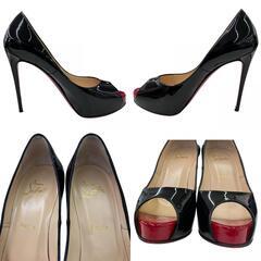 186005 Christian Louboutin クリスチャンルブタン Chiristian Louboutin オープントゥサンダル 24 ブラック エナメル/ゴム レディース [0000000000333]の画像