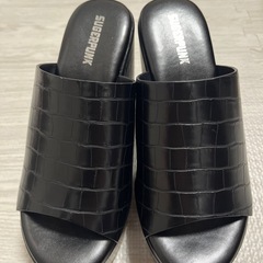 ワニ柄サンダル　size23.5   (EUR37)の画像