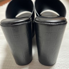 ワニ柄サンダル　size23.5   (EUR37)の画像