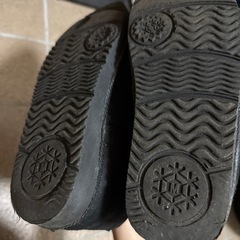 黒いムートンブーツの画像