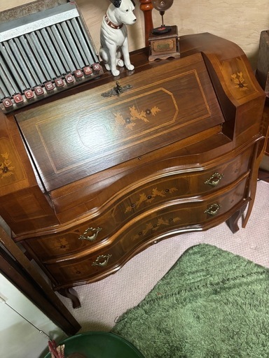 アンティークイタリア製ライティングビューロ家具　猫脚　鍵付き