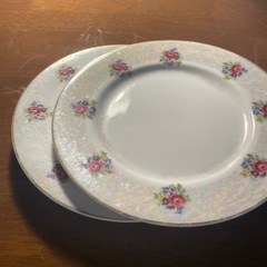 花柄のお皿2枚の画像