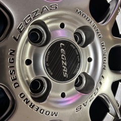 光輝くアルミホイール！とっても上品で綺麗です！LEGZAS15インチと深溝2023年50週のYOKOHAMA Blue earthの4本セット　軽自動車で使用の画像