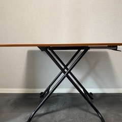 昇降テーブルの画像