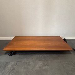 昇降テーブルの画像
