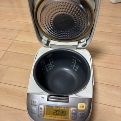 Panasonic SR-HC102　炊飯器 5.5合の画像
