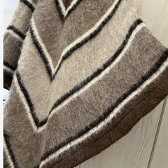 ウール100%フード付きポンチョの画像