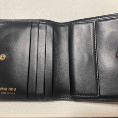 MIU MIU 二つ折り財布の画像