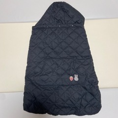【新品タグ付き】ミッフィー 抱っこ紐用ケープ ベビーカーケープ ブランケット 2wayクリップ付き　イチゴ柄の画像