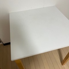 ダイニングテーブルの画像