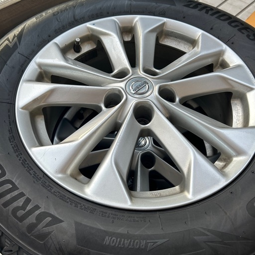 エクストレイル　スタッドレス　タイヤホイール