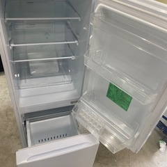 NO B505🌈福岡市内配送設置無料✨🌈ヤマダオリジナル 冷蔵庫 159L 右開き 2ドア 幅48.6cm 一人暮し向け 耐熱トップテーブル REFAGE YRZ-F15MW ホワイト系　2022年の画像