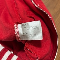 ジップつきパーカーの画像