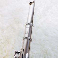 ほぼ未使用最新・現行モデルヤマハフルート YFL212 ハードケース付 管楽器 Eメカ ピントップアーム 磨き上げ済みの画像
