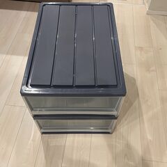 【無償でお譲りします】衣類などの収納に利用可能な日本製プラスチック収納ケース　2個セット（幅43X奥行64X高さ23cm　X　2個）⑤の画像