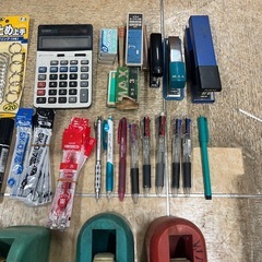 無料で差し上げます。店舗用品 その2 ボールペンやセロテープ台、マジックなど　まとめて引き取り希望の画像