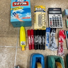 無料で差し上げます。店舗用品 その2 ボールペンやセロテープ台、マジックなど　まとめて引き取り希望の画像