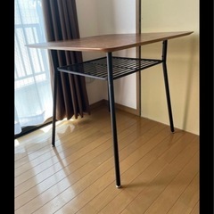 差し上げます。ダイニングテーブルの画像