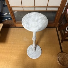 【9月22日まで！早いもの勝ち】大理石ミニテーブルの画像