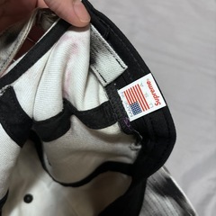 Supremeキャップの画像