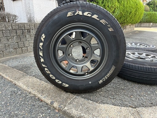 ハイエース　　タイヤ、ホイルセット　195/80/15