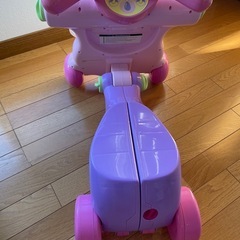 おもちゃの乗り物の画像