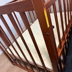 ベビーベッド (ブラウン)の画像