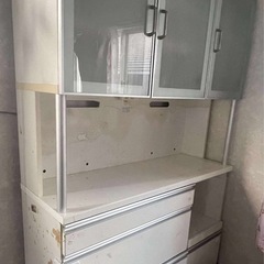 食器棚の画像