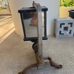 くるくる回る鏡みたいな物の画像