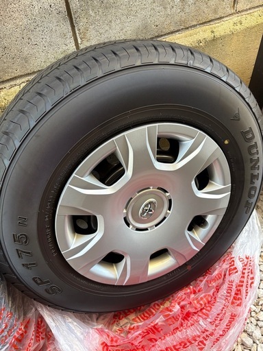 ハイエース　新車外しホイールタイヤセット（値下げしました）