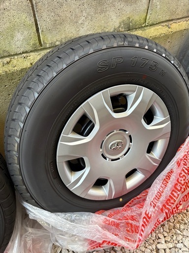 ハイエース　新車外しホイールタイヤセット（値下げしました）