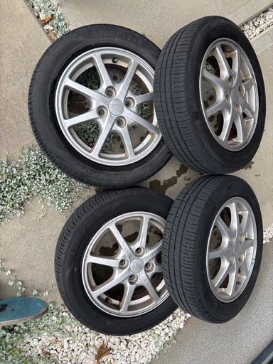 取引中
ダイハツ純正155/65/14タイヤホイールセット引き取り限定