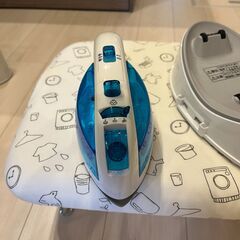 Panasocin製コードレスアイロン。アイロン台付きの画像