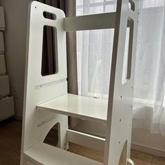 ラーニングタワー 踏み台 お手伝いの画像