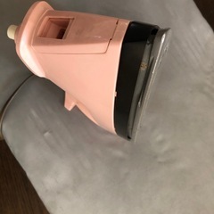 スチームアイロンとアイロン台の画像