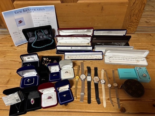 祖母の身の回りの整理で出てきたアクセサリーを買い取ってくださる方募集します