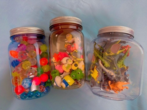 スーパーボール、ゲームの景品など