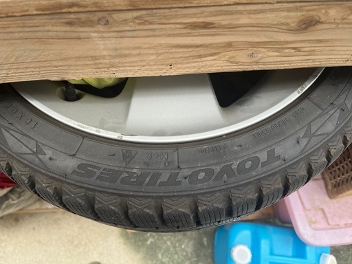 スタッドレスタイヤ　215/45R17 87Q