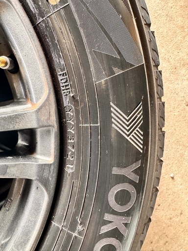YOKOHAMA 
スタッドレス　タイヤ　215/65R16 